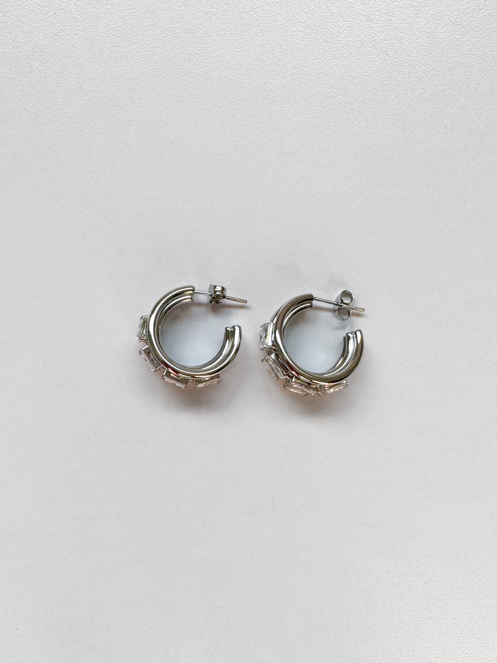 עגילי חישוק חצי