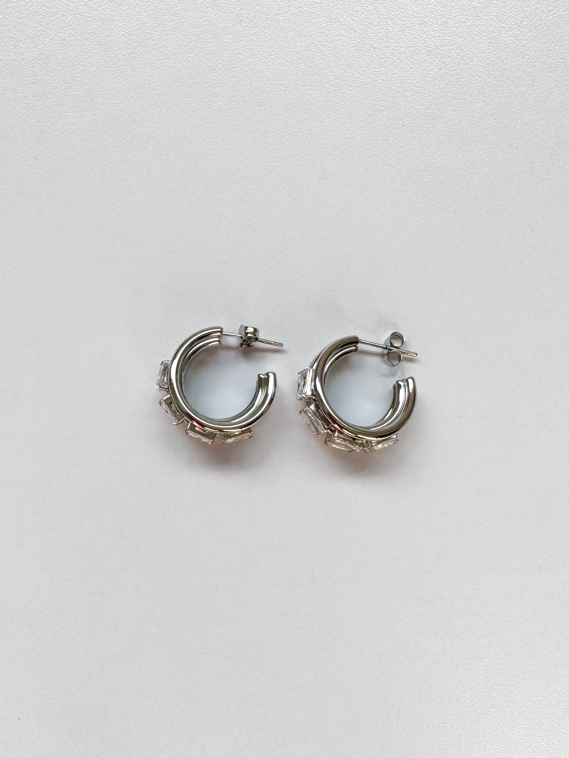 עגילי חישוק חצי