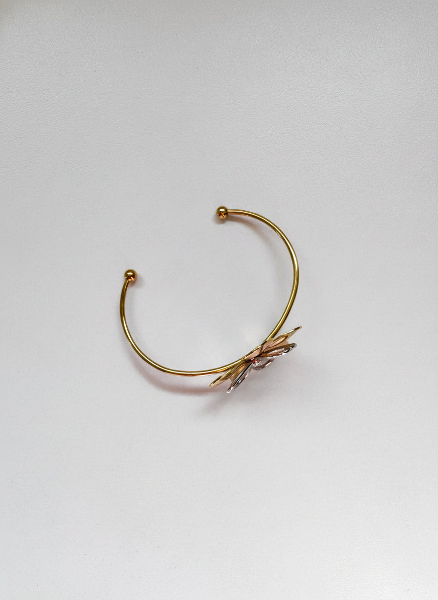 צמיד פרח קשיח