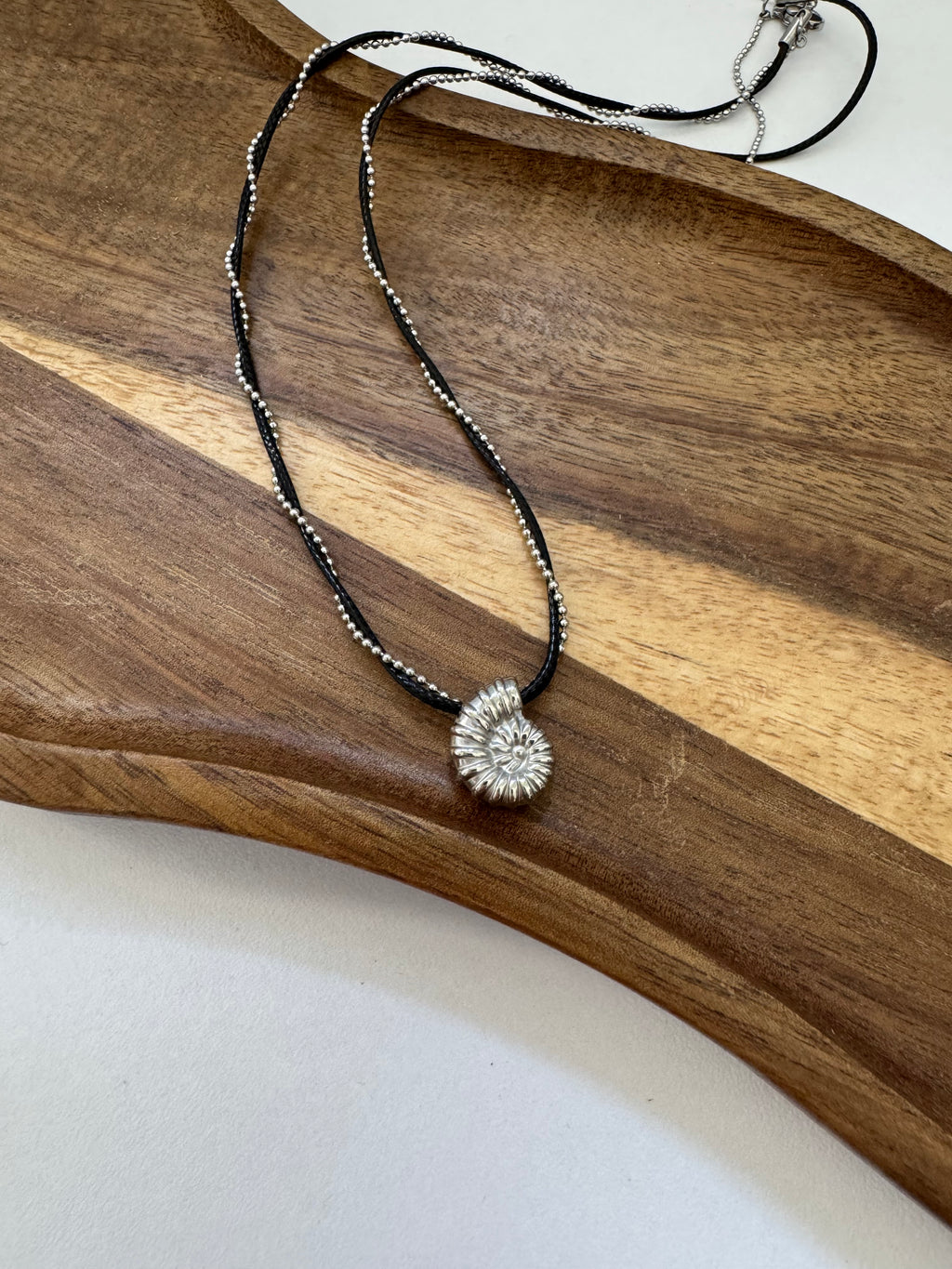 שרשרת חוט קונכיה