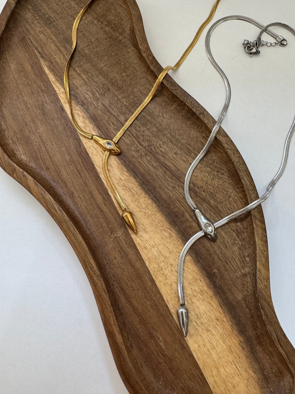 שרשרת עניבה נחש