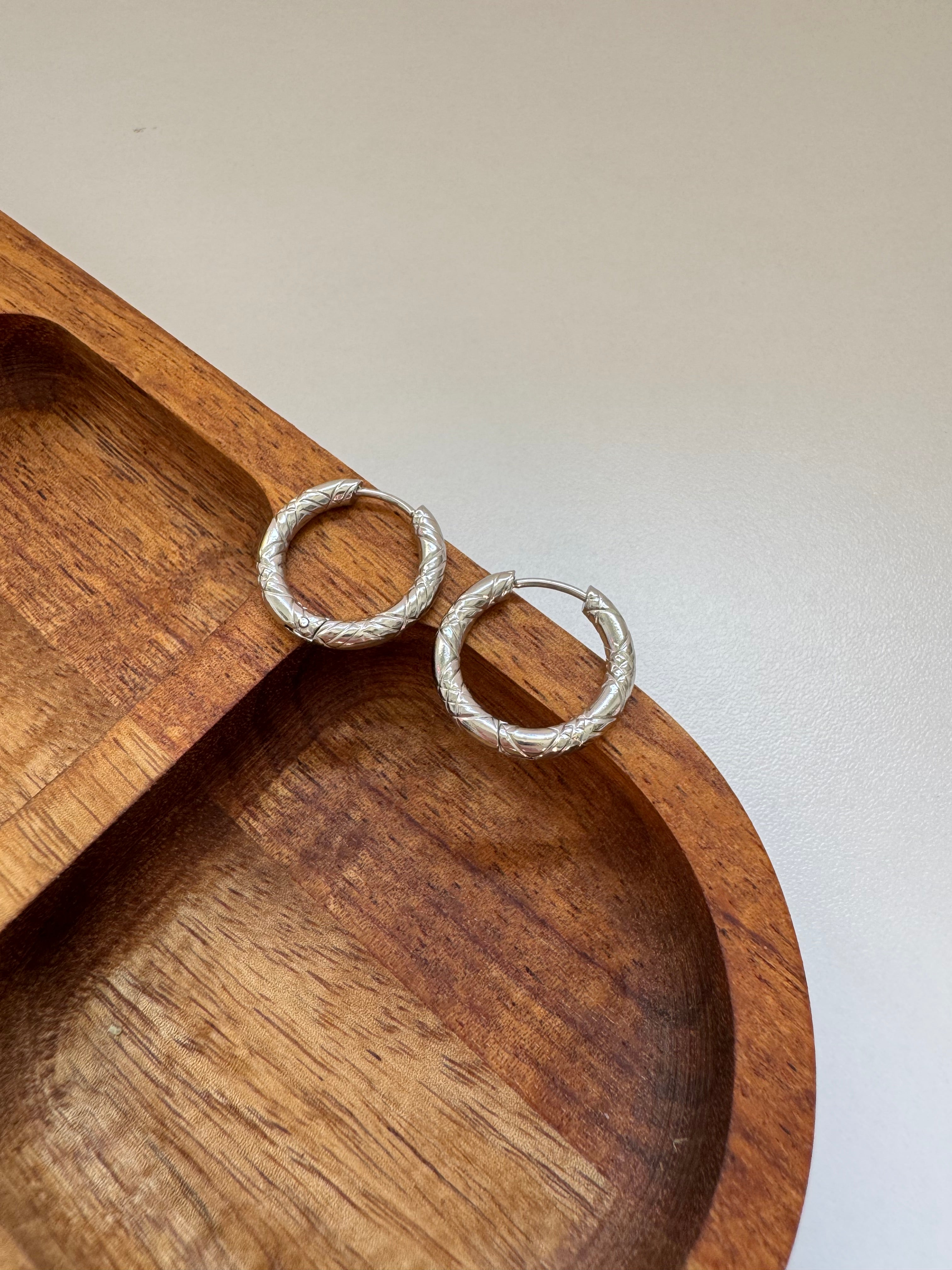 עגילי חישוק נחש