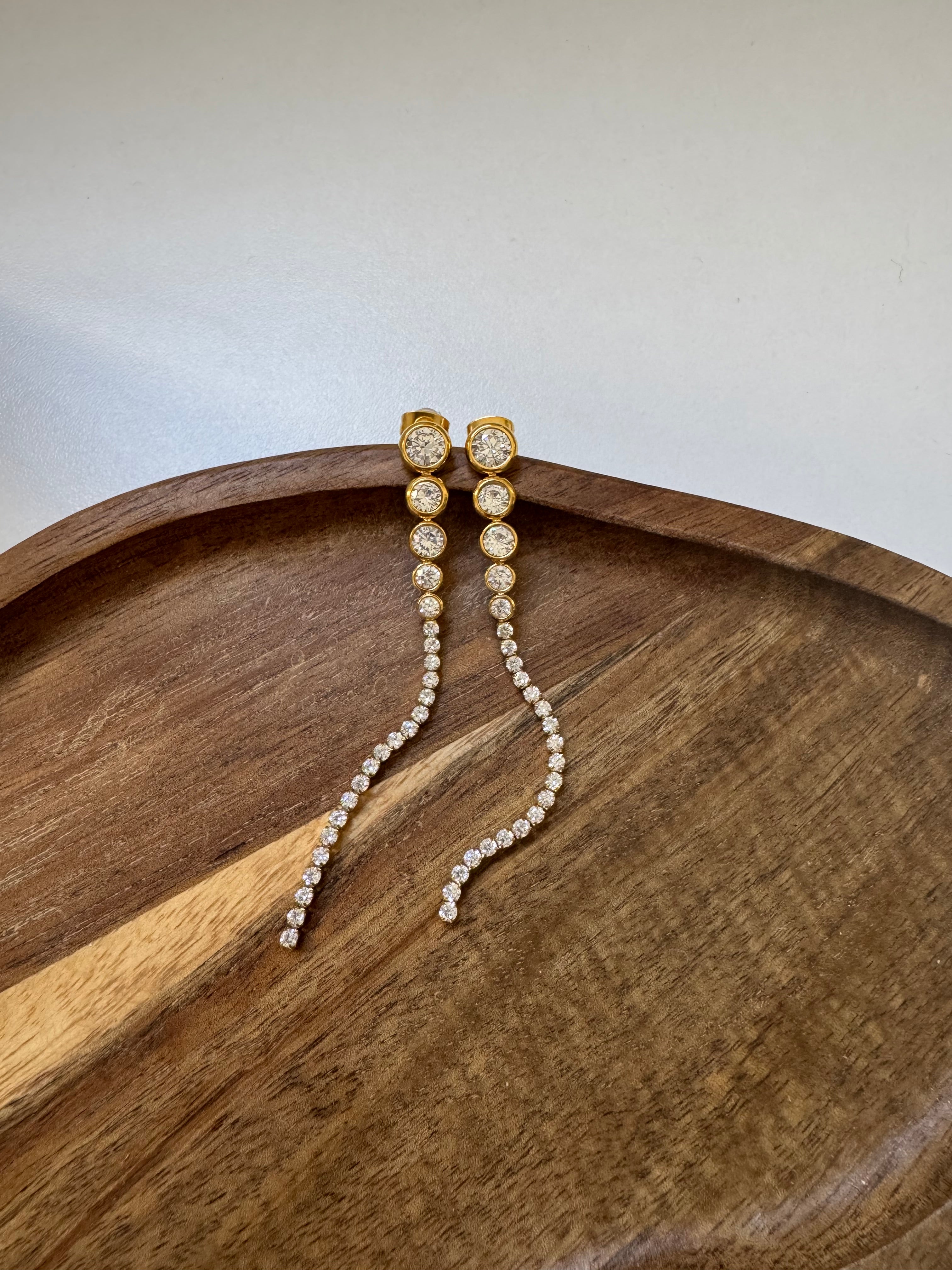 עגילי זירקון מפל