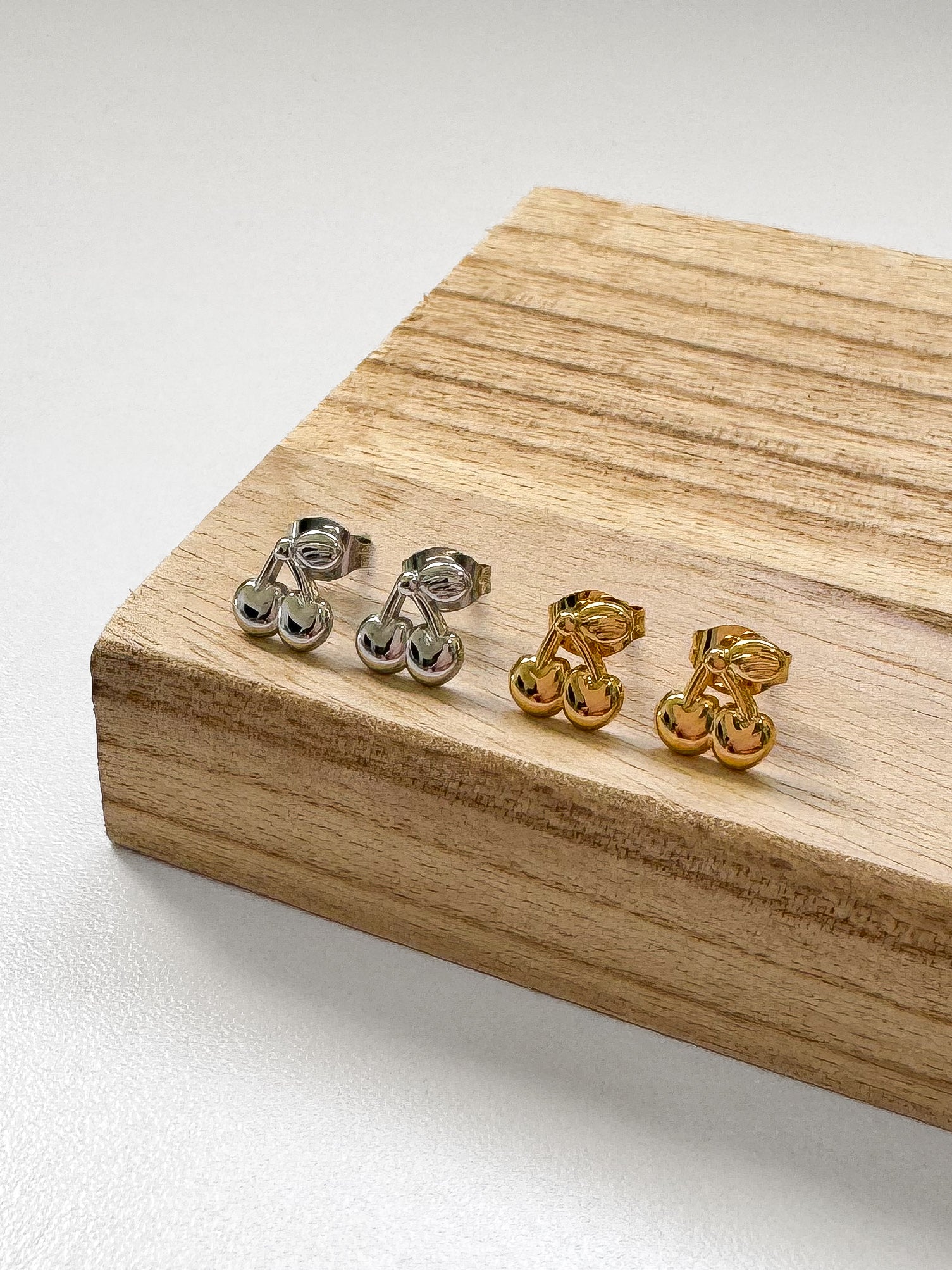 עגילי דובדבן