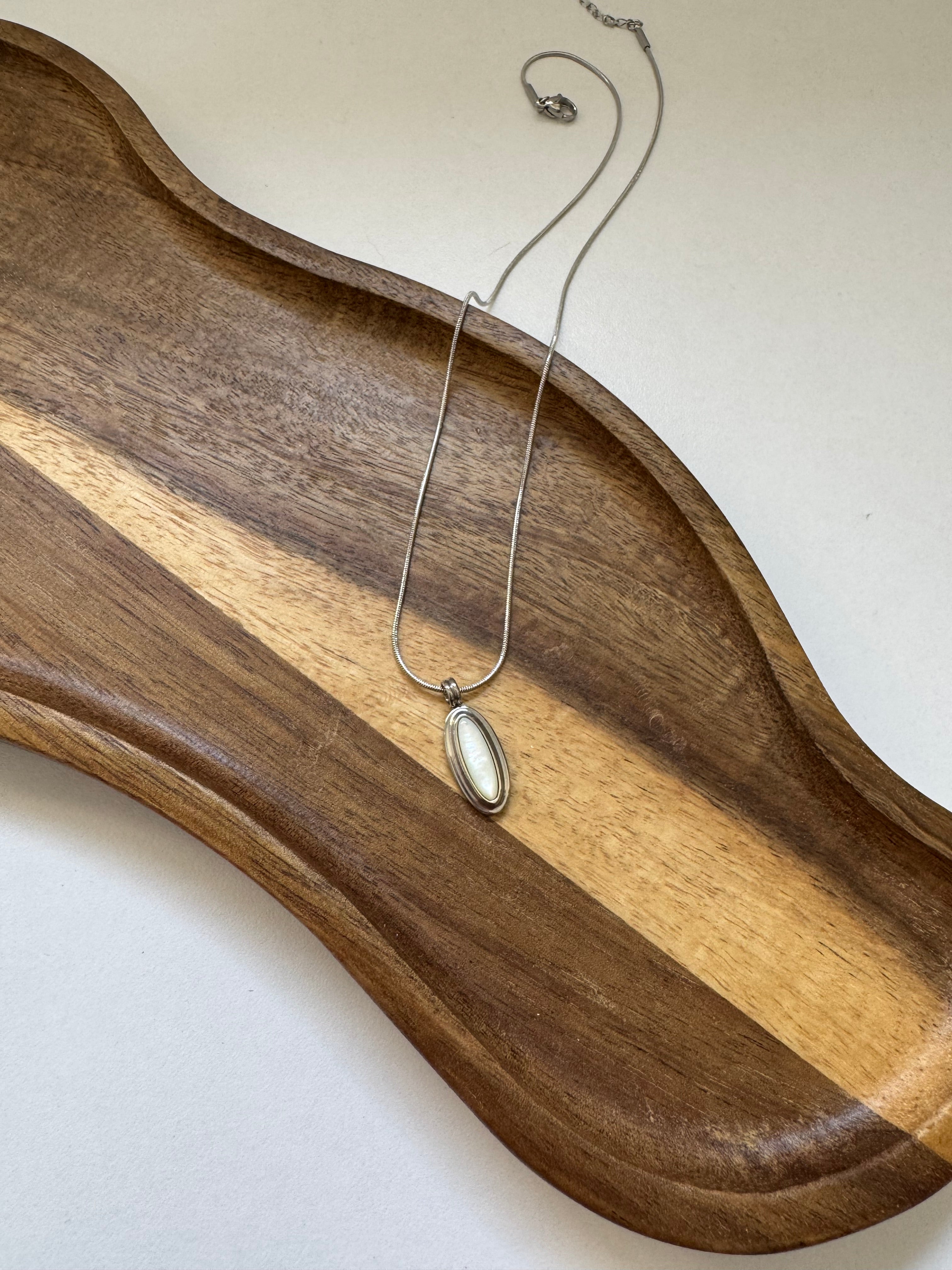 שרשרת תליון אבן