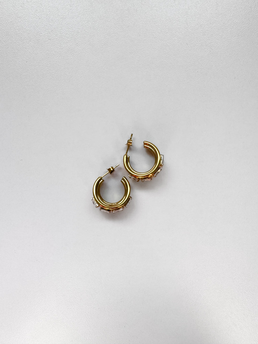 עגילי חישוק חצי