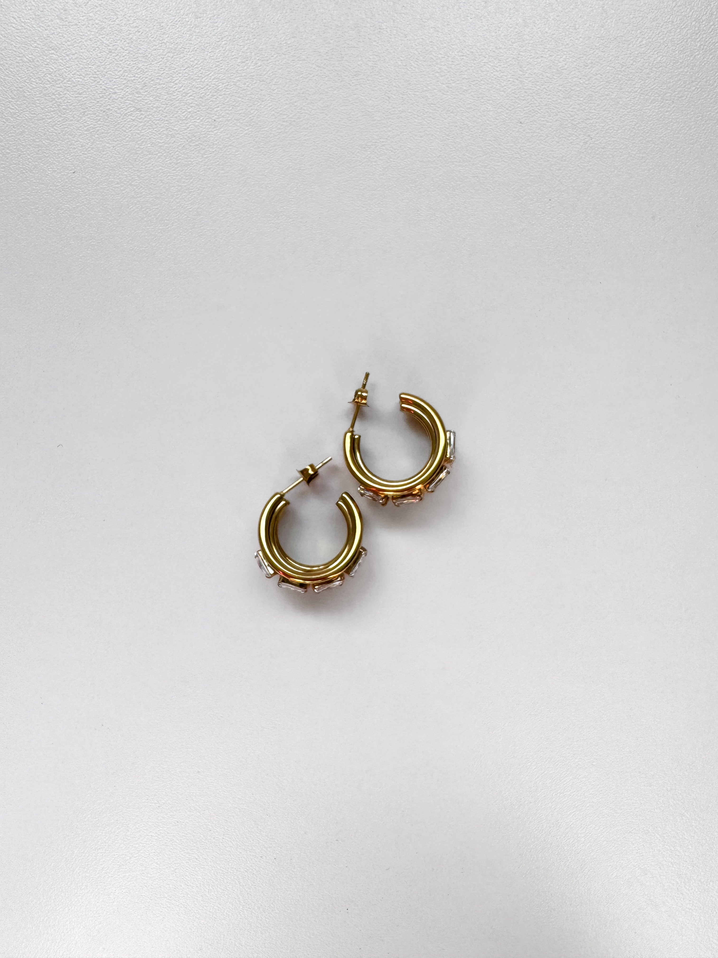 עגילי חישוק חצי