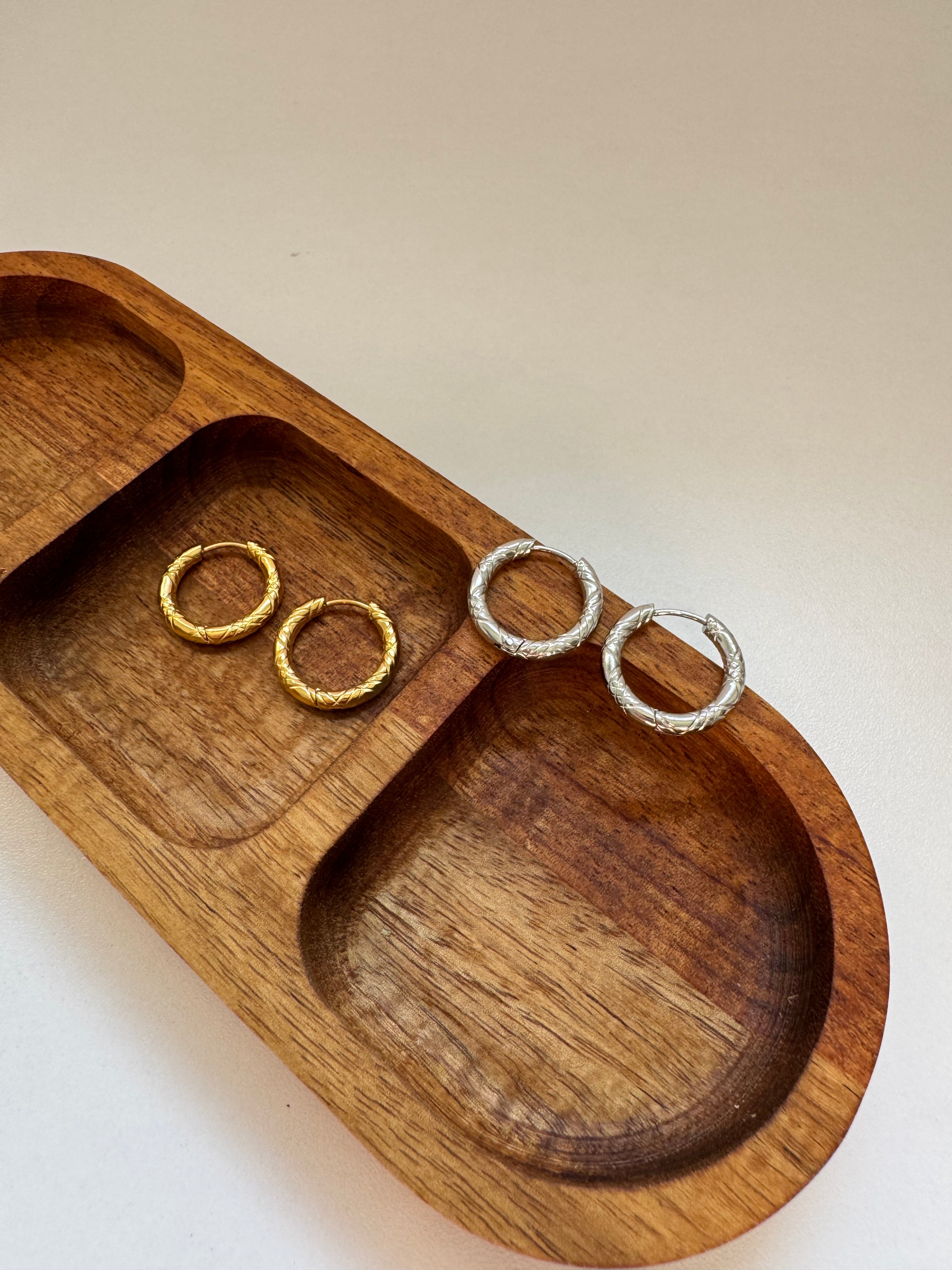 עגילי חישוק נחש